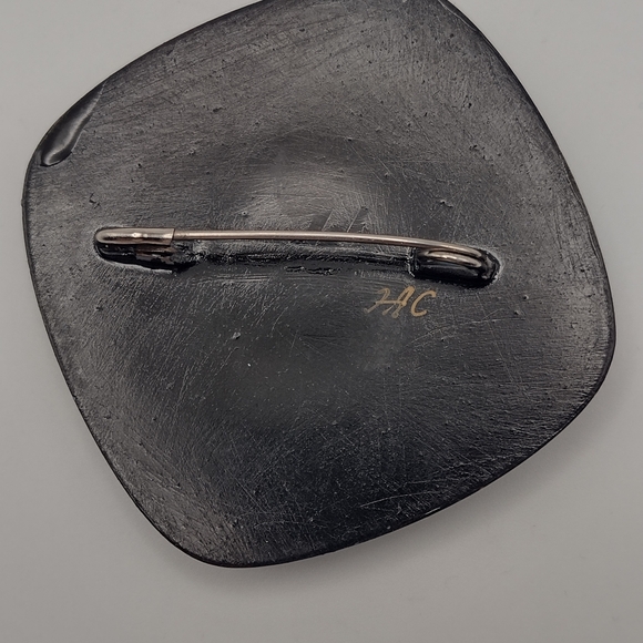 Handmade Russian Lacquered Floral Brooch - Picture 4 of 4